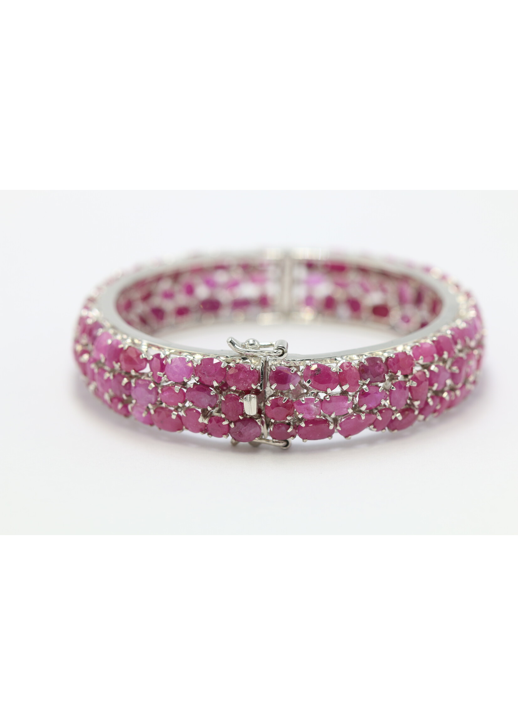 Bracelet en argent 925 rhodié serti de rubis naturels