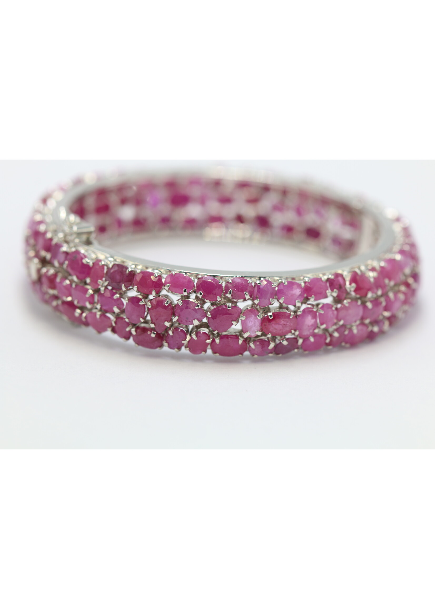 925 gerhodineerd zilveren Armband bezet met natuurlijke Robijnen