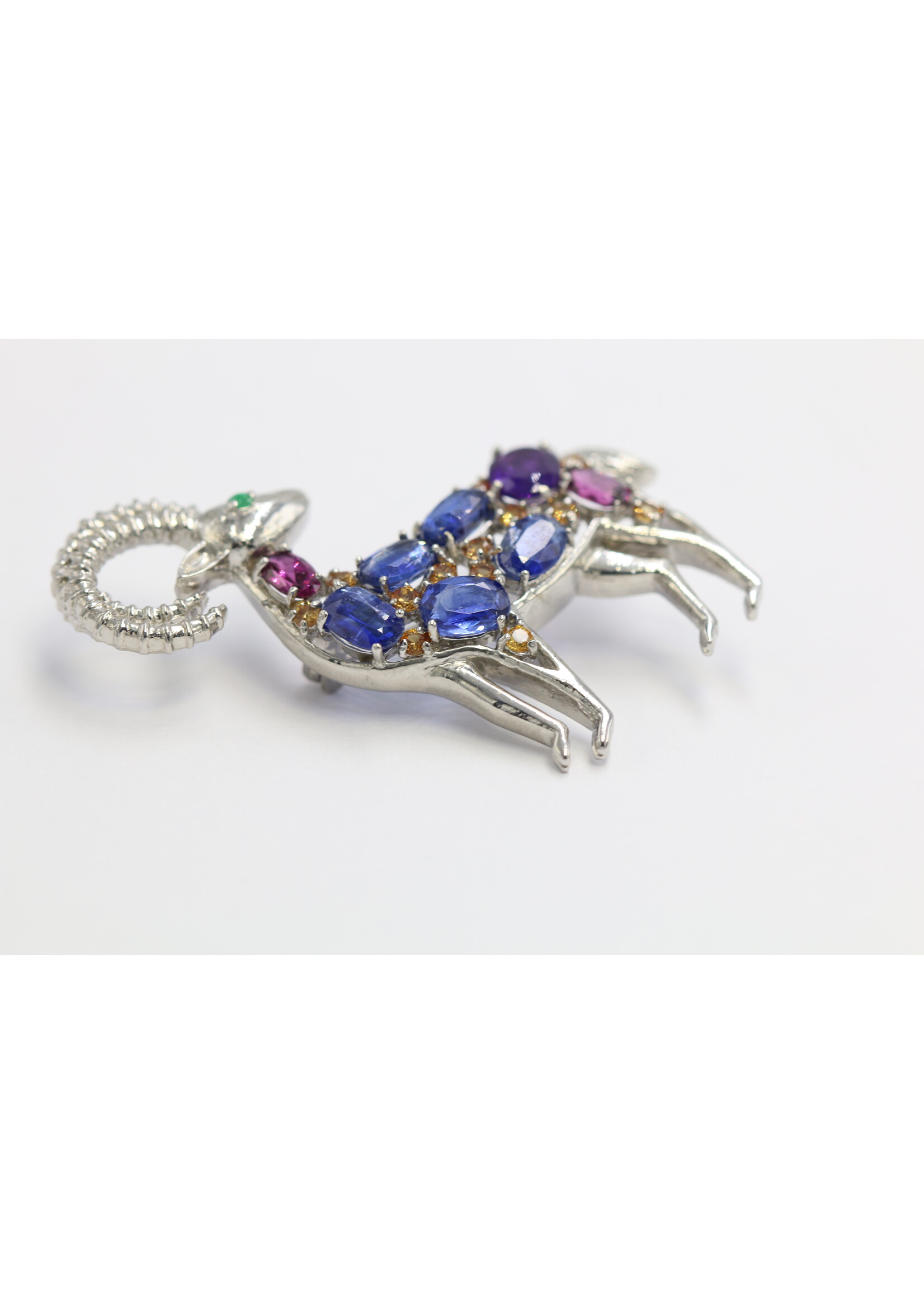 925 gerhodineerd zilveren Brooch bezet met natuurlijke Amethist,Rhodoliet,Saffier,Kyaniet en Smaragd