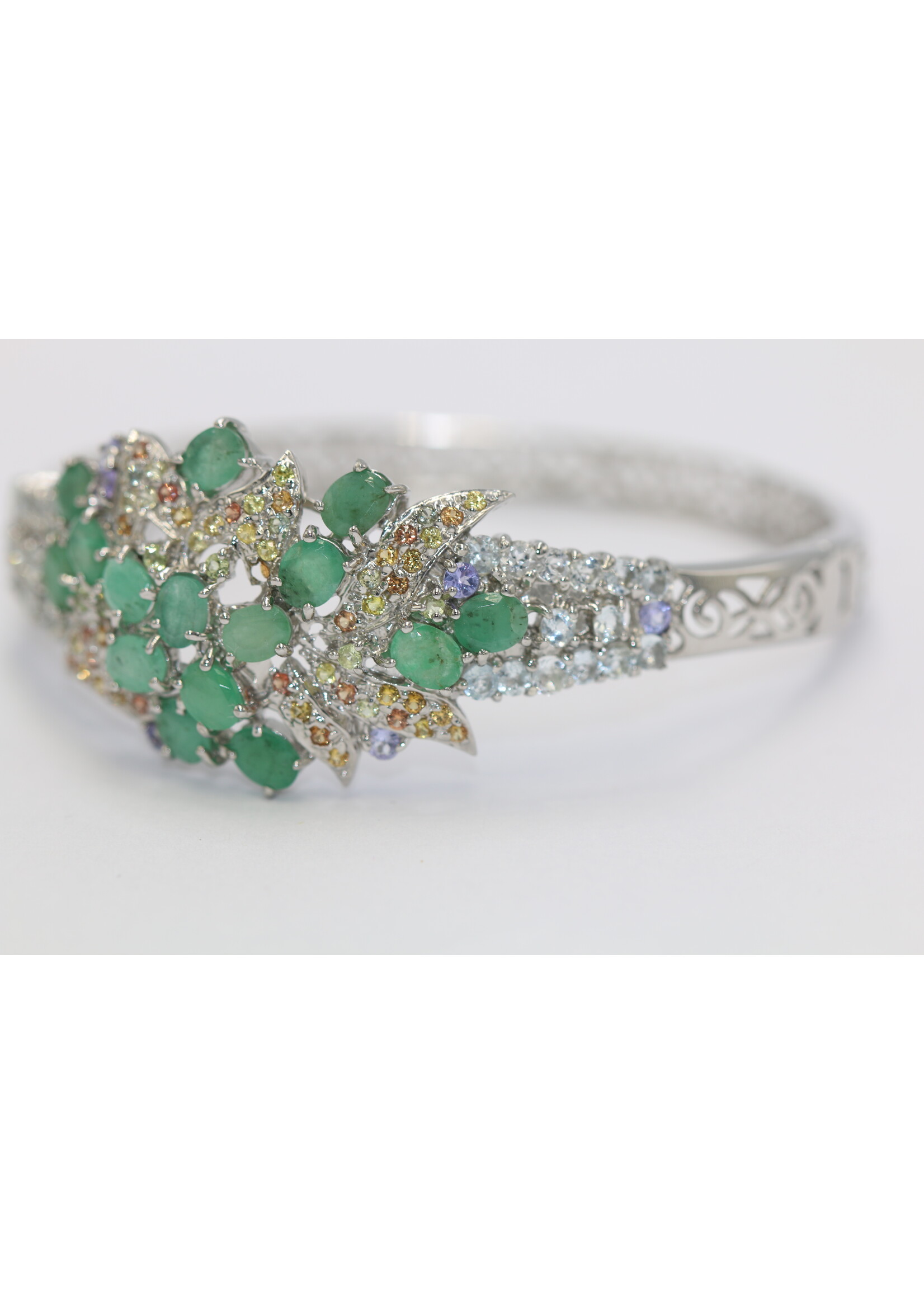 Bracelet en argent 925 rhodié serti d'émeraude naturelle, saphir et tanzanites