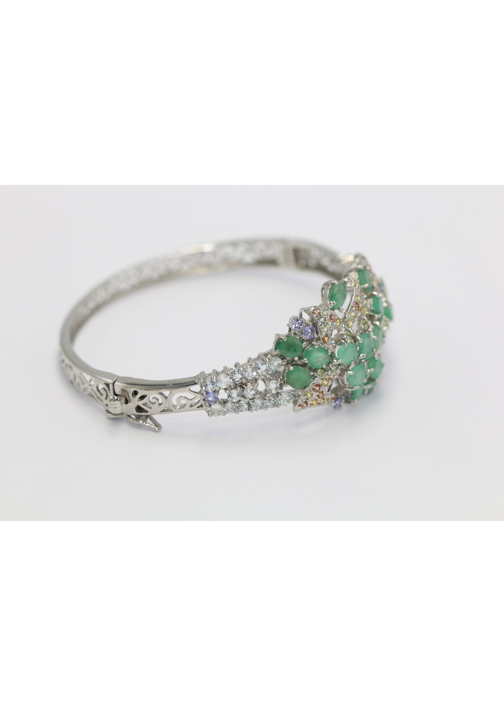 Bracelet en argent 925 rhodié serti d'émeraude naturelle, saphir et tanzanites
