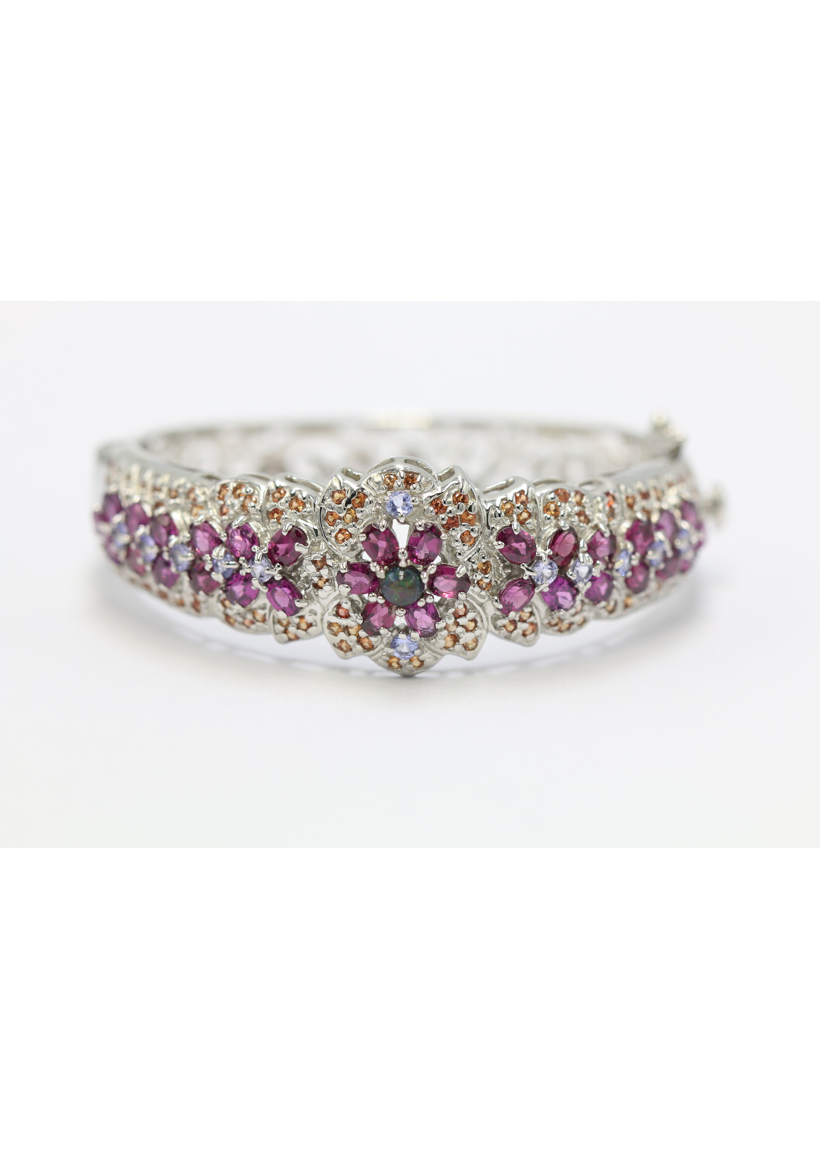 Bracelet en argent 925 rhodié serti d'opale naturelle, de rhodolites, de tanzanites et de saphirs.