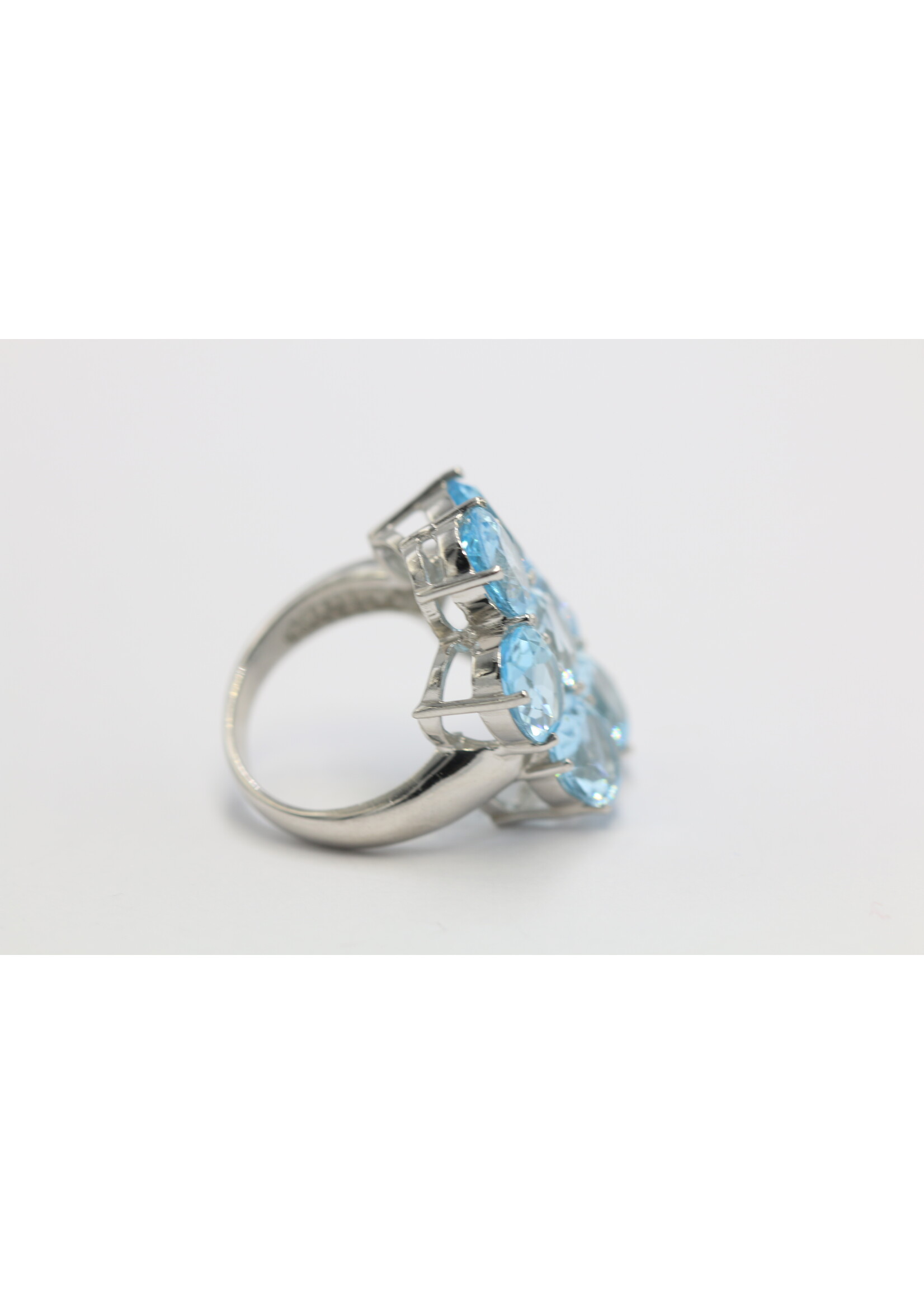 Bague en argent 925 rhodié sertie d'une Topaze Bleue naturelle