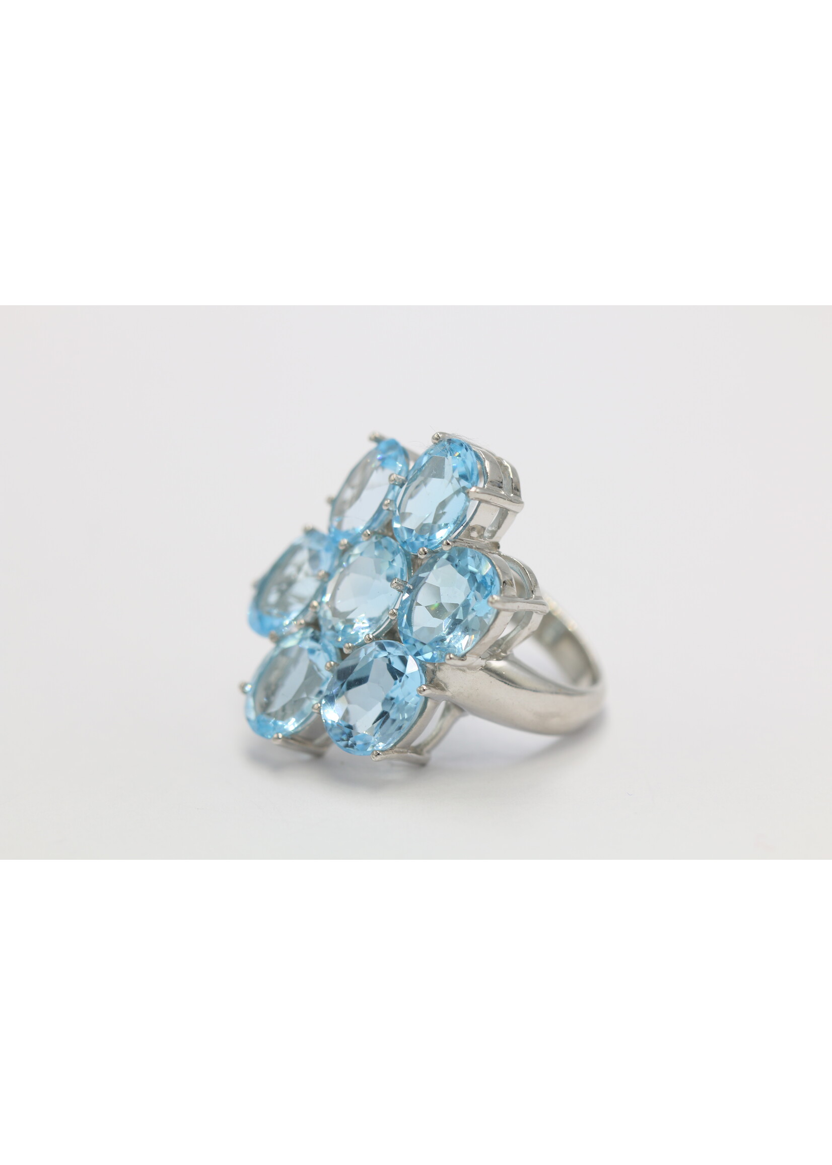 Bague en argent 925 rhodié sertie d'une Topaze Bleue naturelle