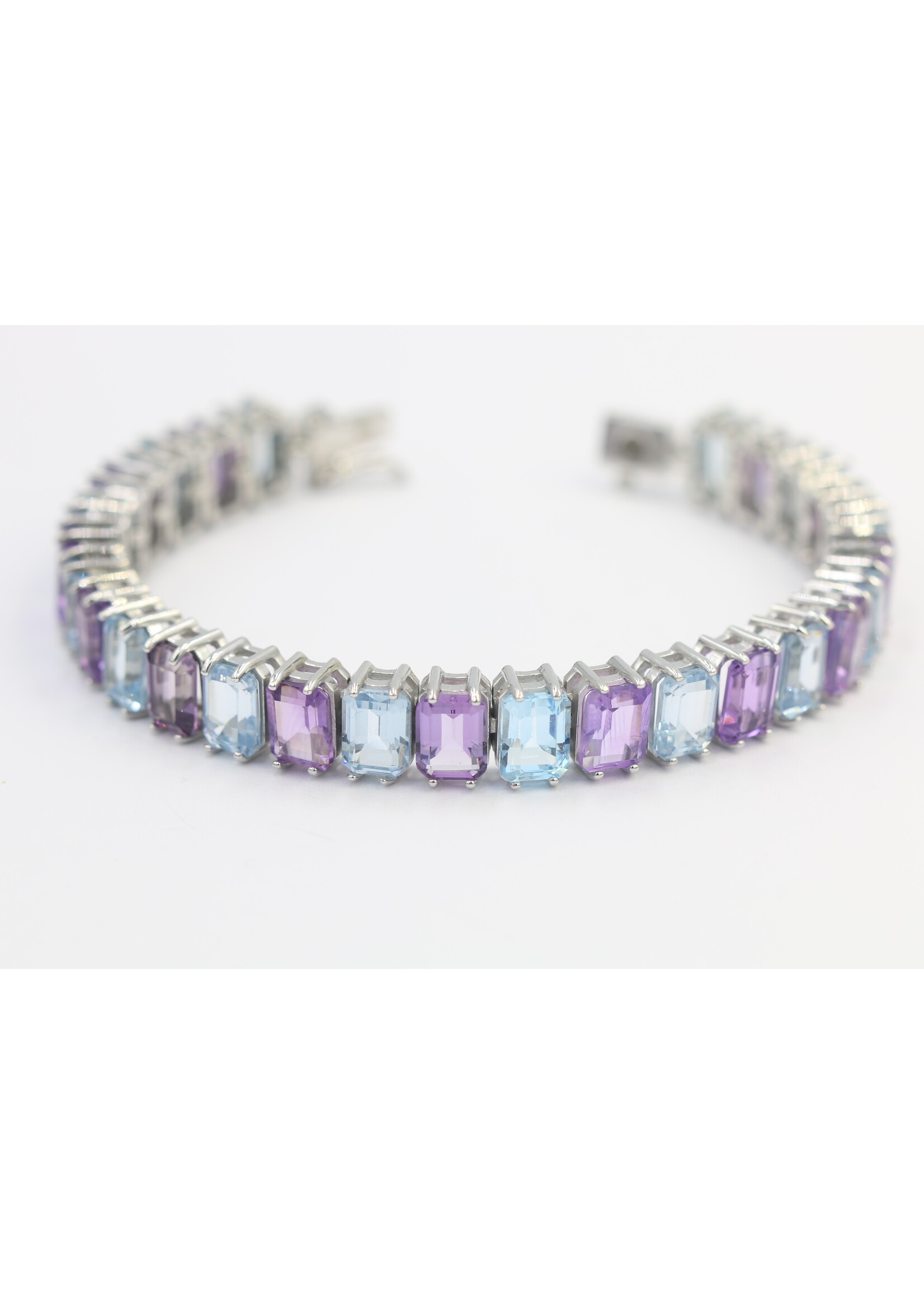 Bracciale realizzato in argento 925 rodiato con ametista e topazio naturali