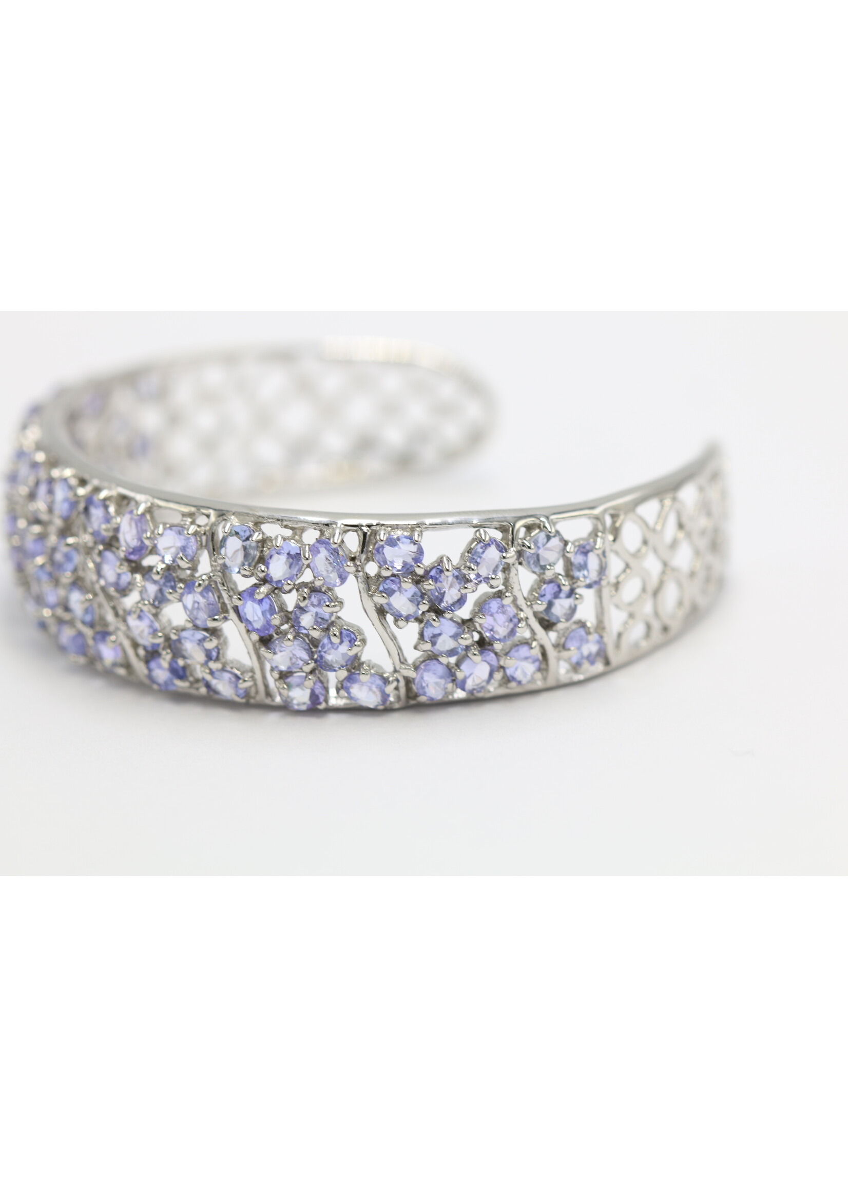 Bracelet en argent 925 rhodié serti de Tanzanites naturelles