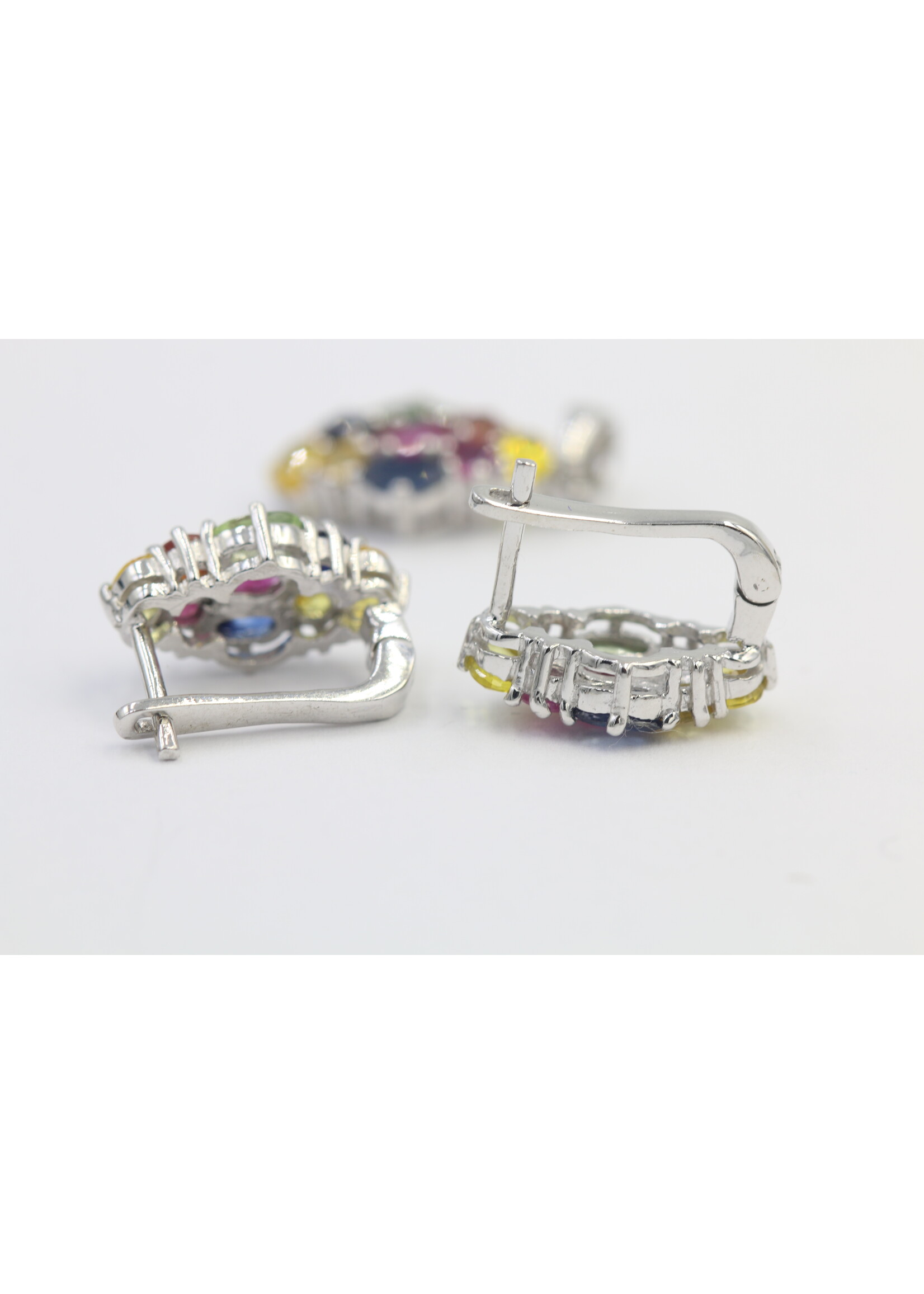 Set in argento rodiato 925 con zaffiri naturali multicolori