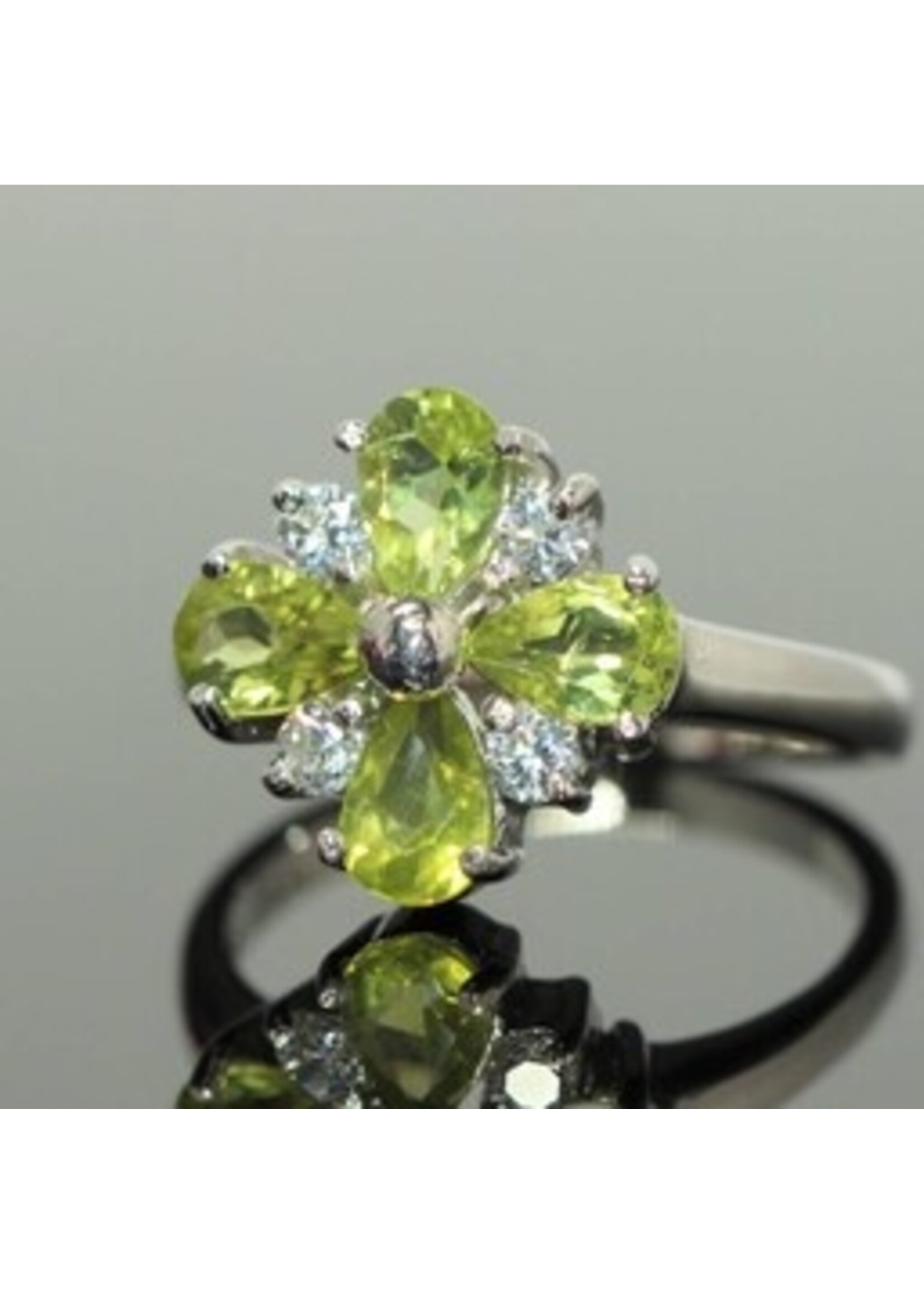 Bague en argent 925 rhodié serti de péridot naturel et Zircon