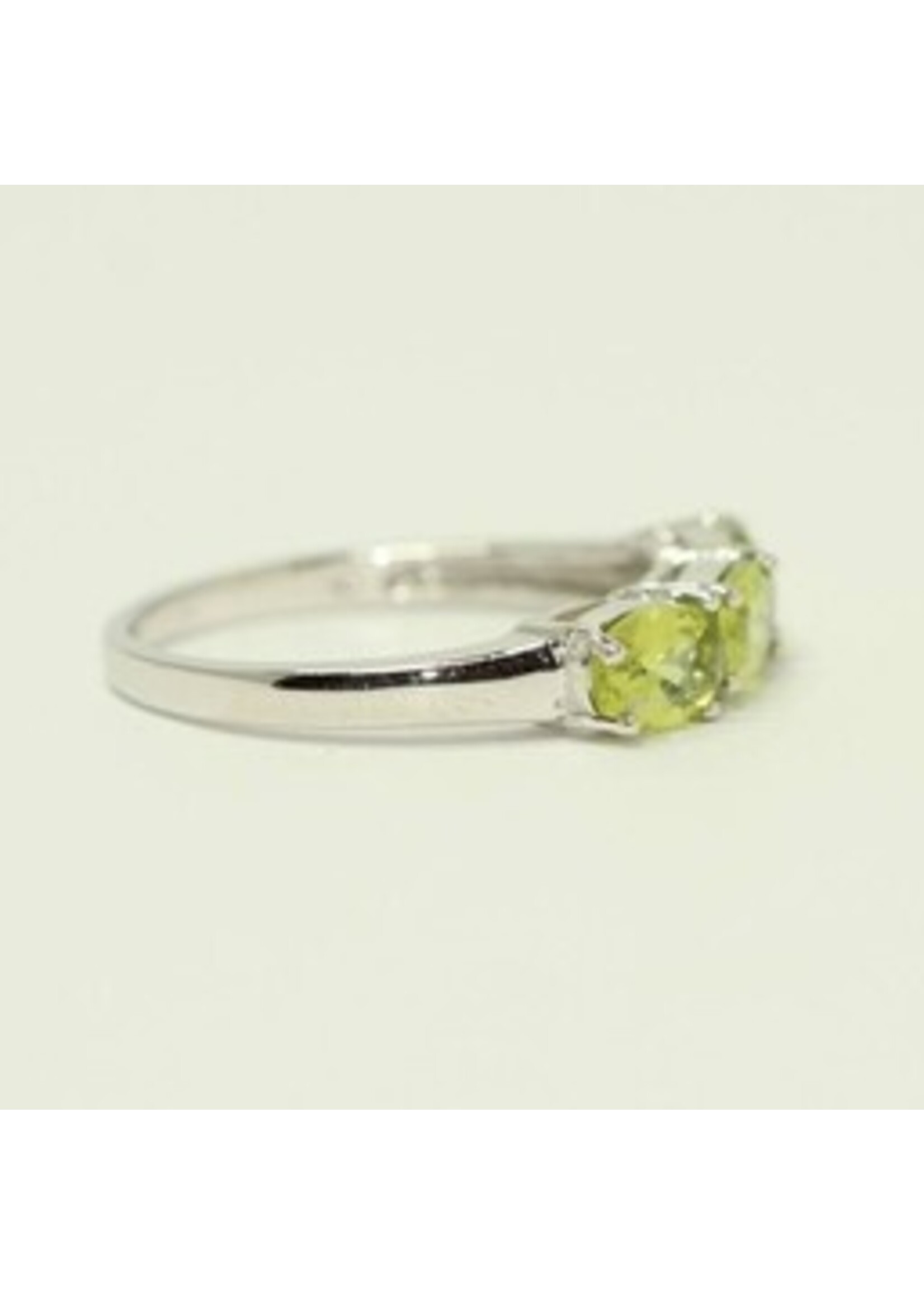 925 gerhodineerd zilveren ring bezet met natuurlijke Peridot
