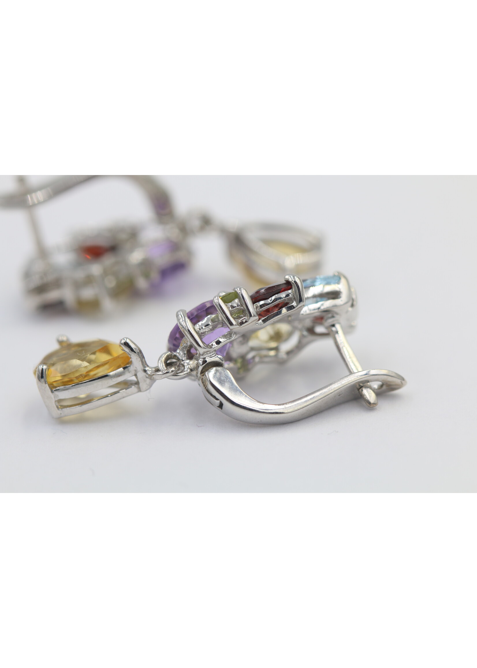 Boucles d'oreilles en argent 925 rhodié serties de Citrine naturelle, Topaze Bleue, Grenat, Péridot et Améthyste