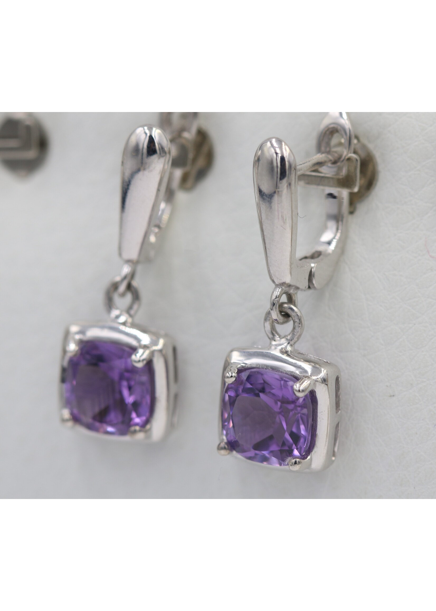 Earings set with Amethist