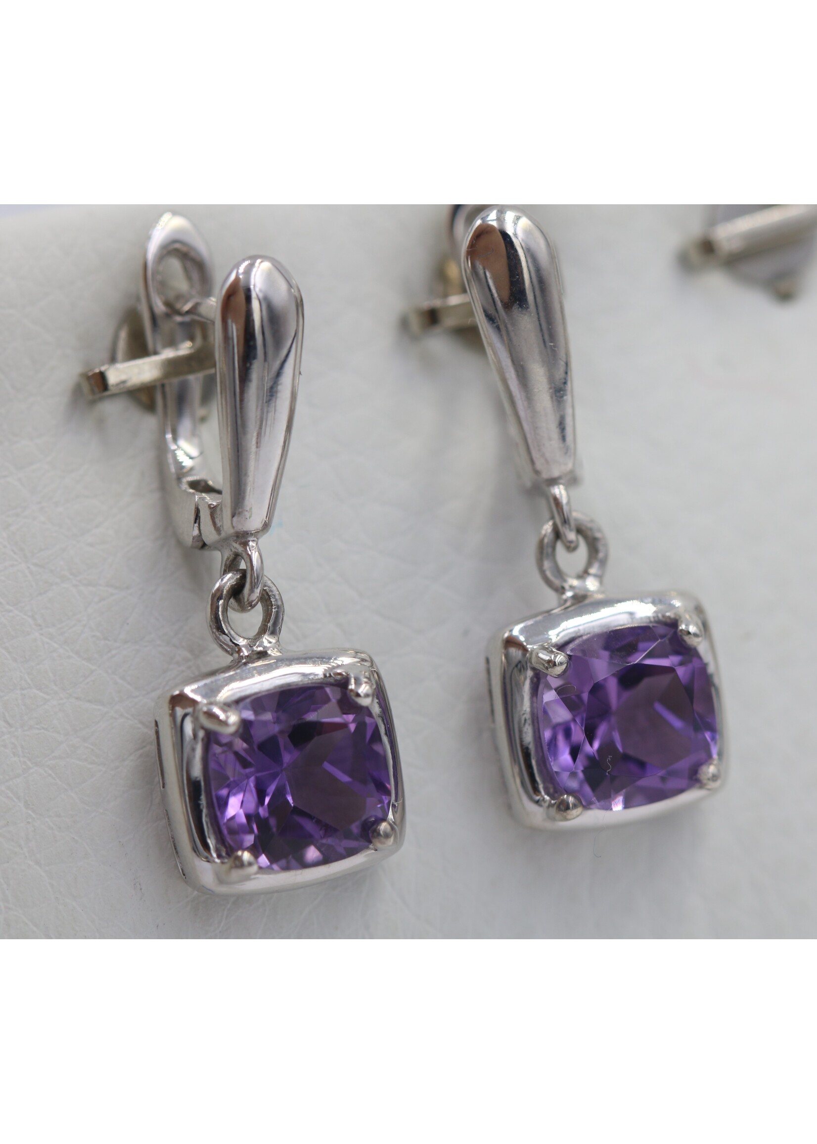 Earings set with Amethist