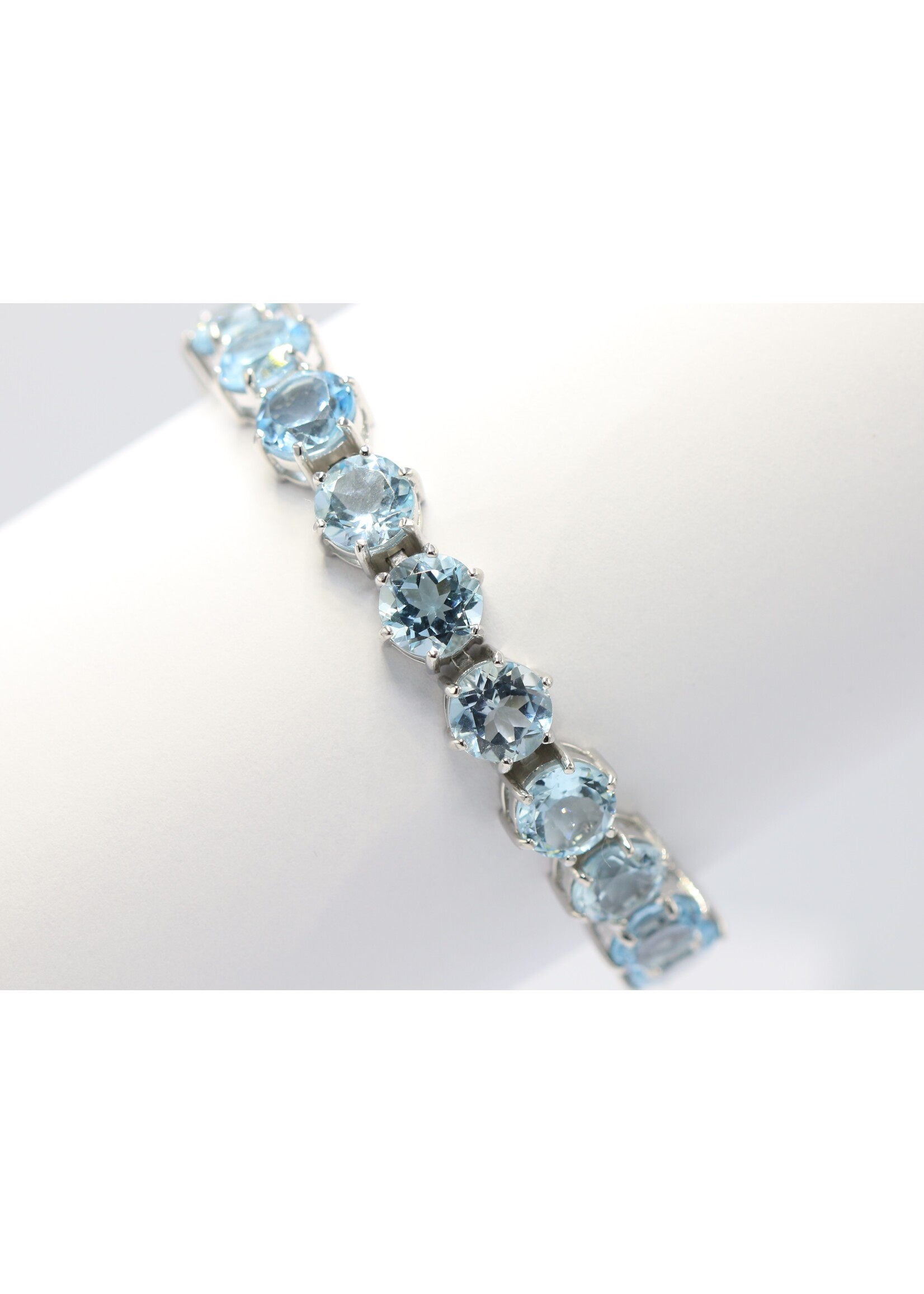Silver 925 Bracelet set with natural Blue Topaz