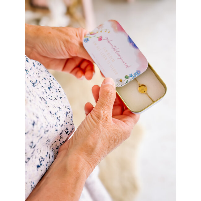 GEBOORTEBLOEMARMBANDJE