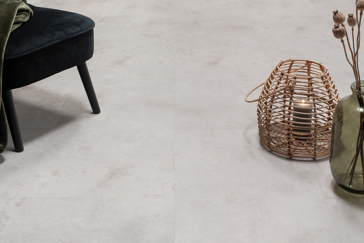 floer-tegel-click-pvc-betonlook-lichtgrijs