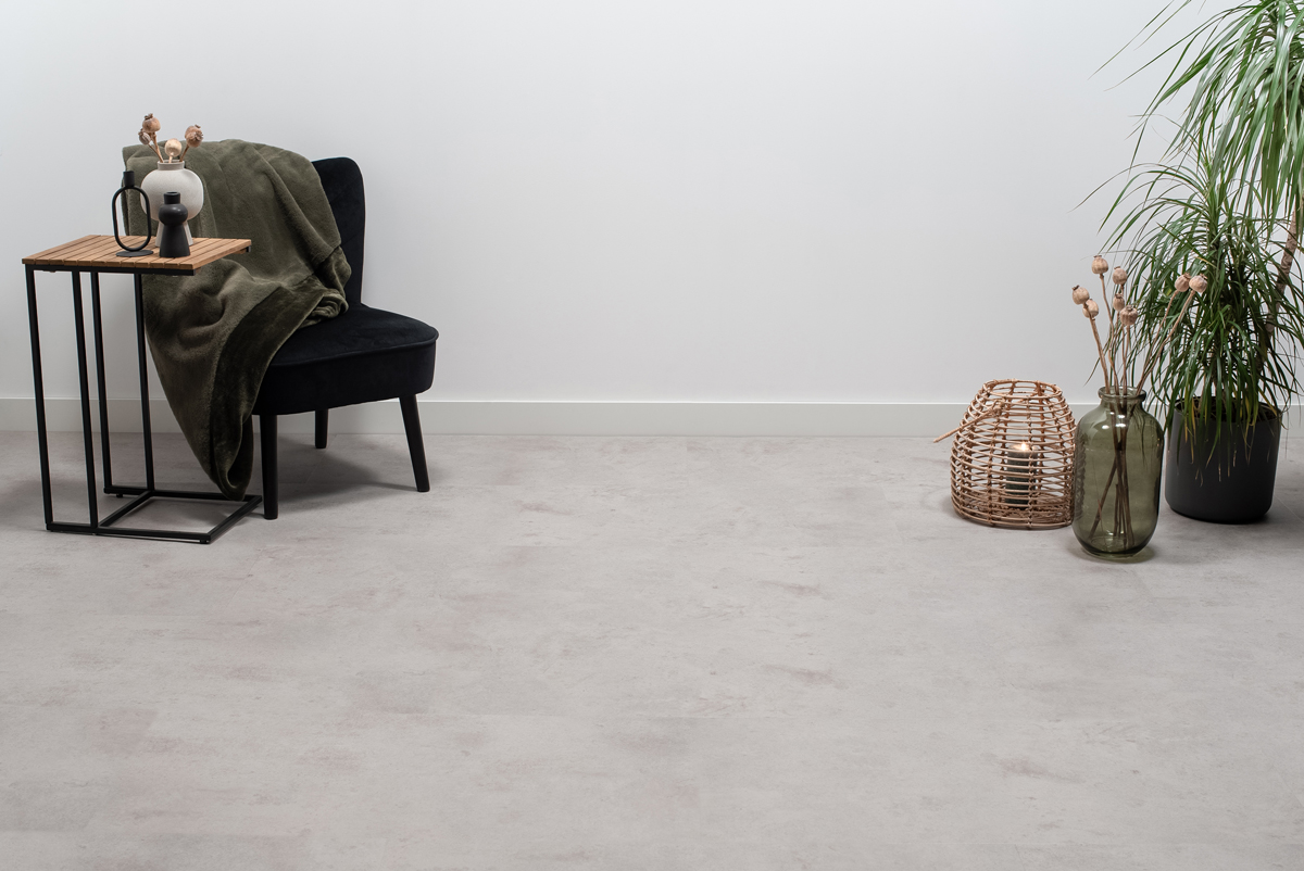 floer-tegel-click-pvc-betonlook-lichtgrijs