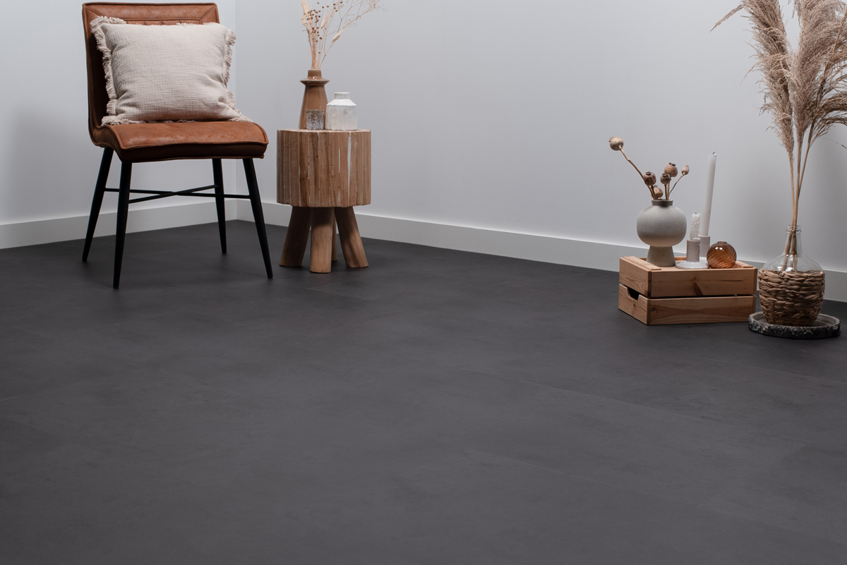 floer-tegel-click-pvc-betonlook-zwart