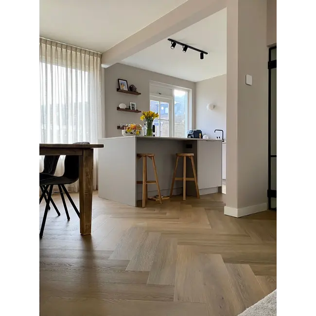 Floorlife floorlife-yup-sutton-herringbone-dryback-warm-natural