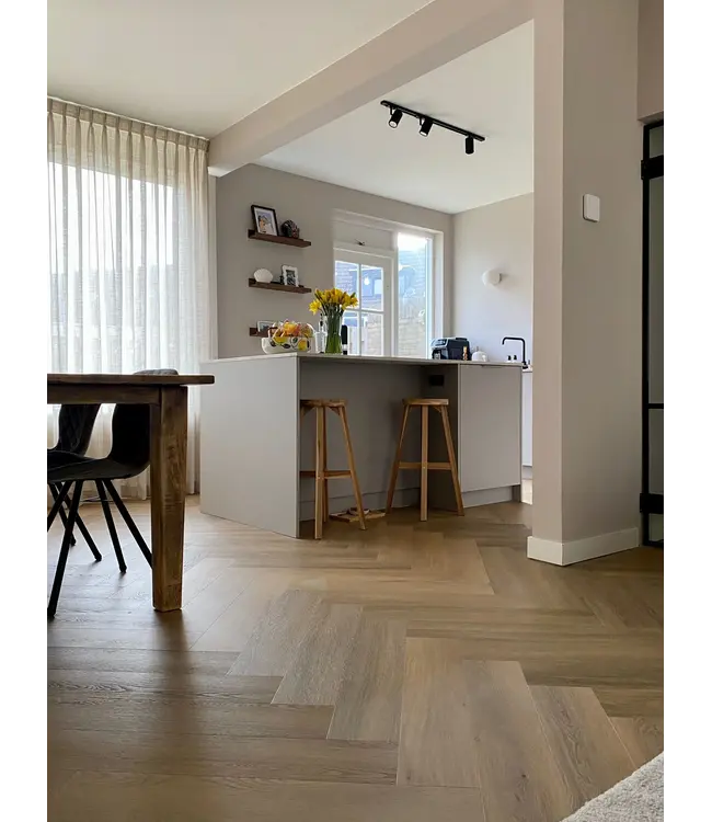 Floorlife floorlife-yup-sutton-herringbone-dryback-warm-natural