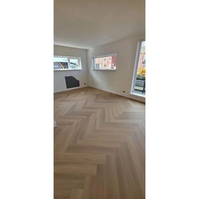 Visgraat PVC vloer in woning in Zeewolde