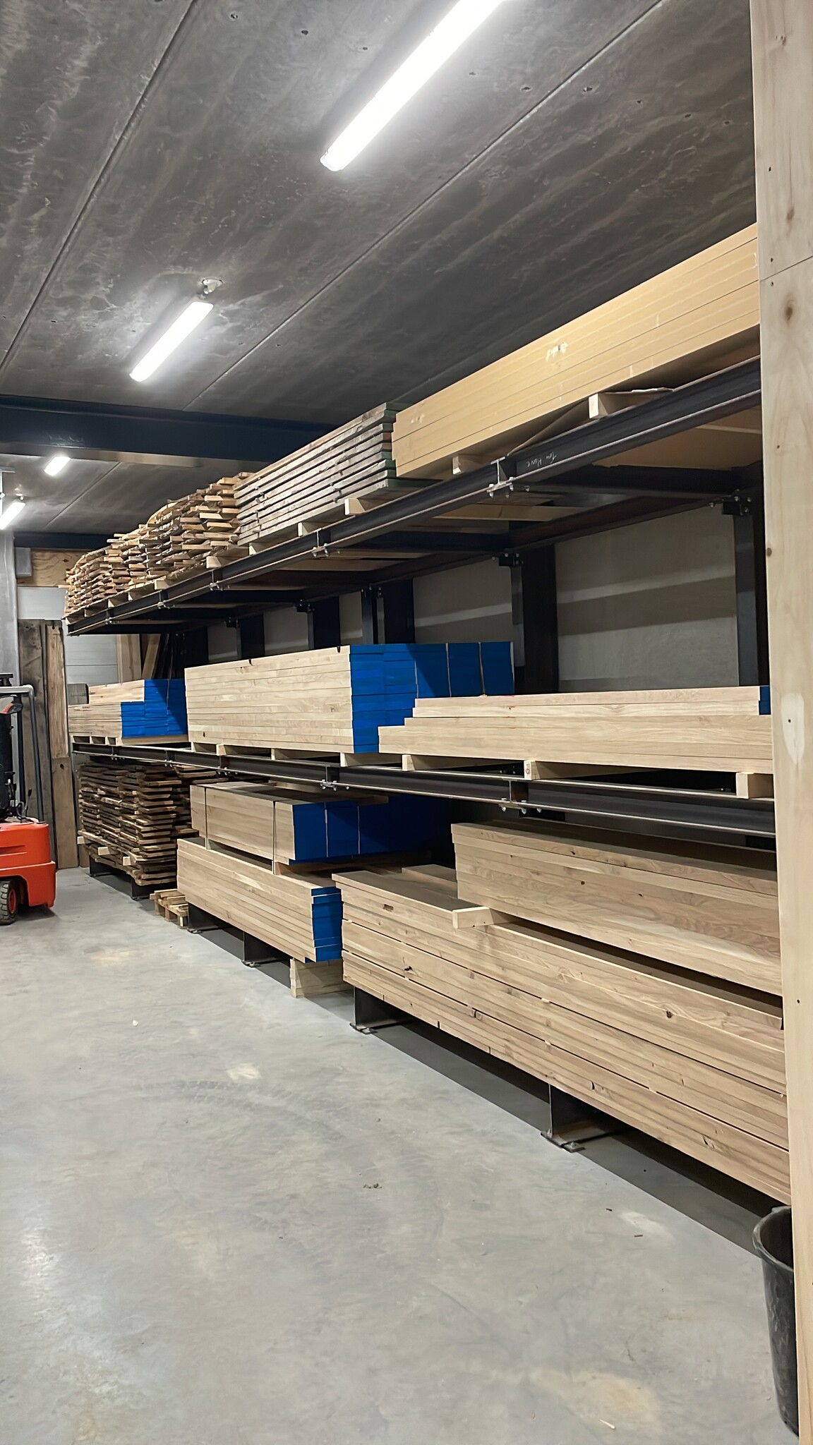 Eikenhout KD bij Wolff Houtbewerking: Leverbaar in verschillende afmetingen.