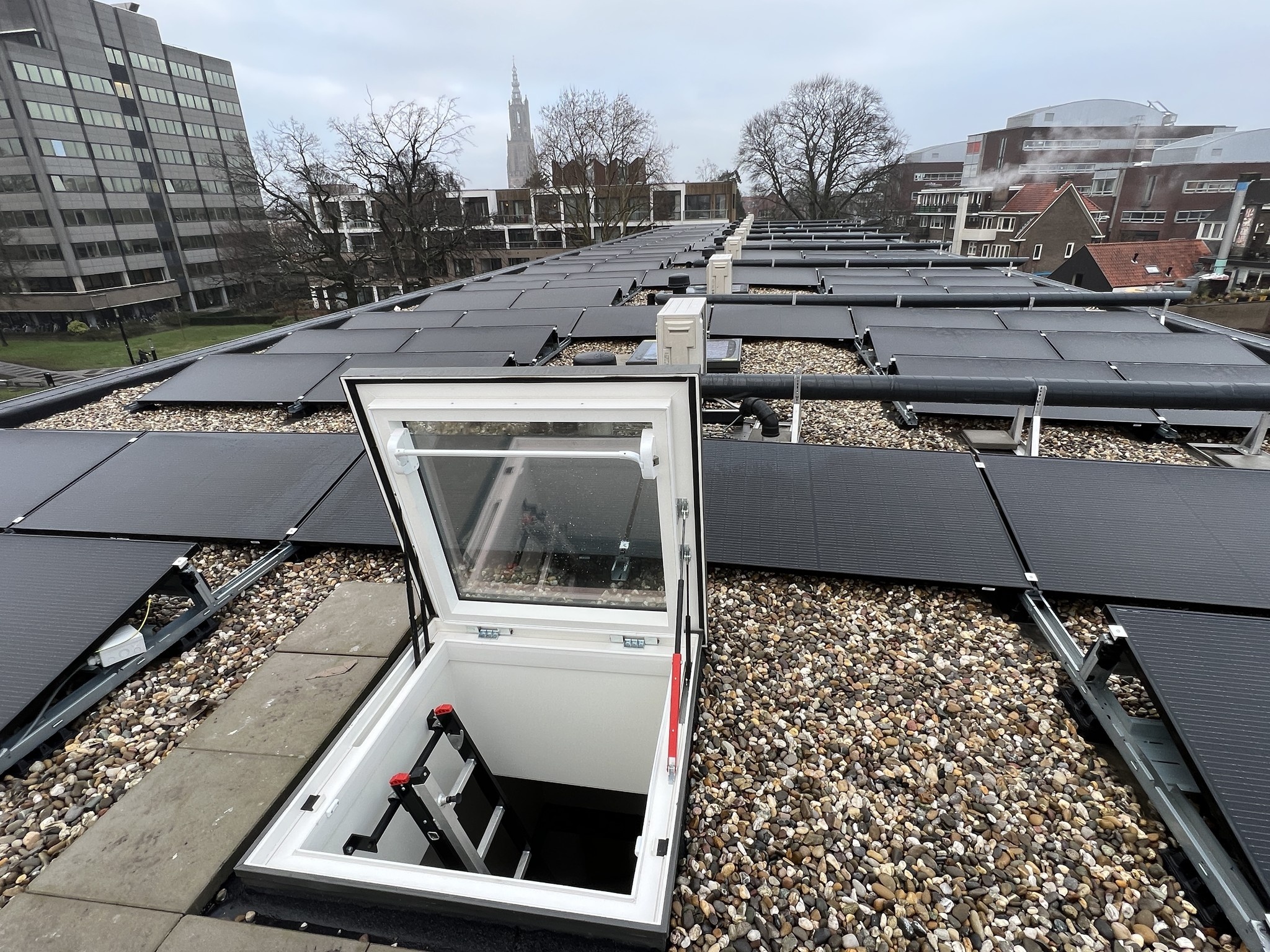 Toegang tot het platte dak dak Toegang tot het platte dak dak