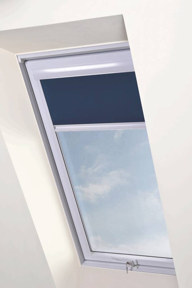 Intura Multistop rolgordijn wit aluminium frame voor kunststof dakramen Intura Multistop rolgordijn wit aluminium frame voor kunststof dakramen