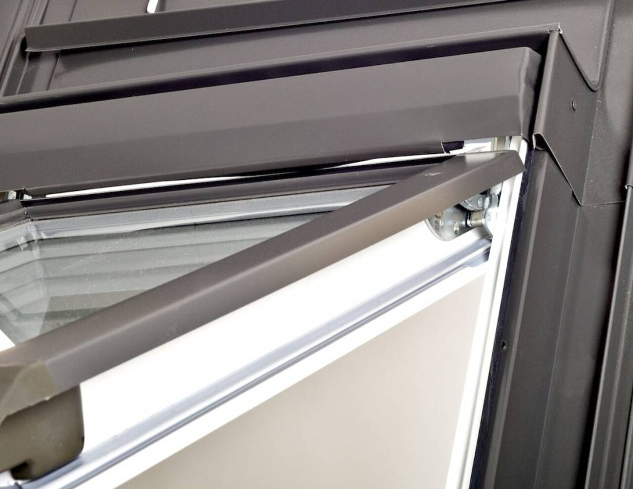 Intura Intura Vista 4P kunststof - het beste kleine dakraam van Nederland Intura Intura Vista 4P kunststof - het beste kleine dakraam van Nederland