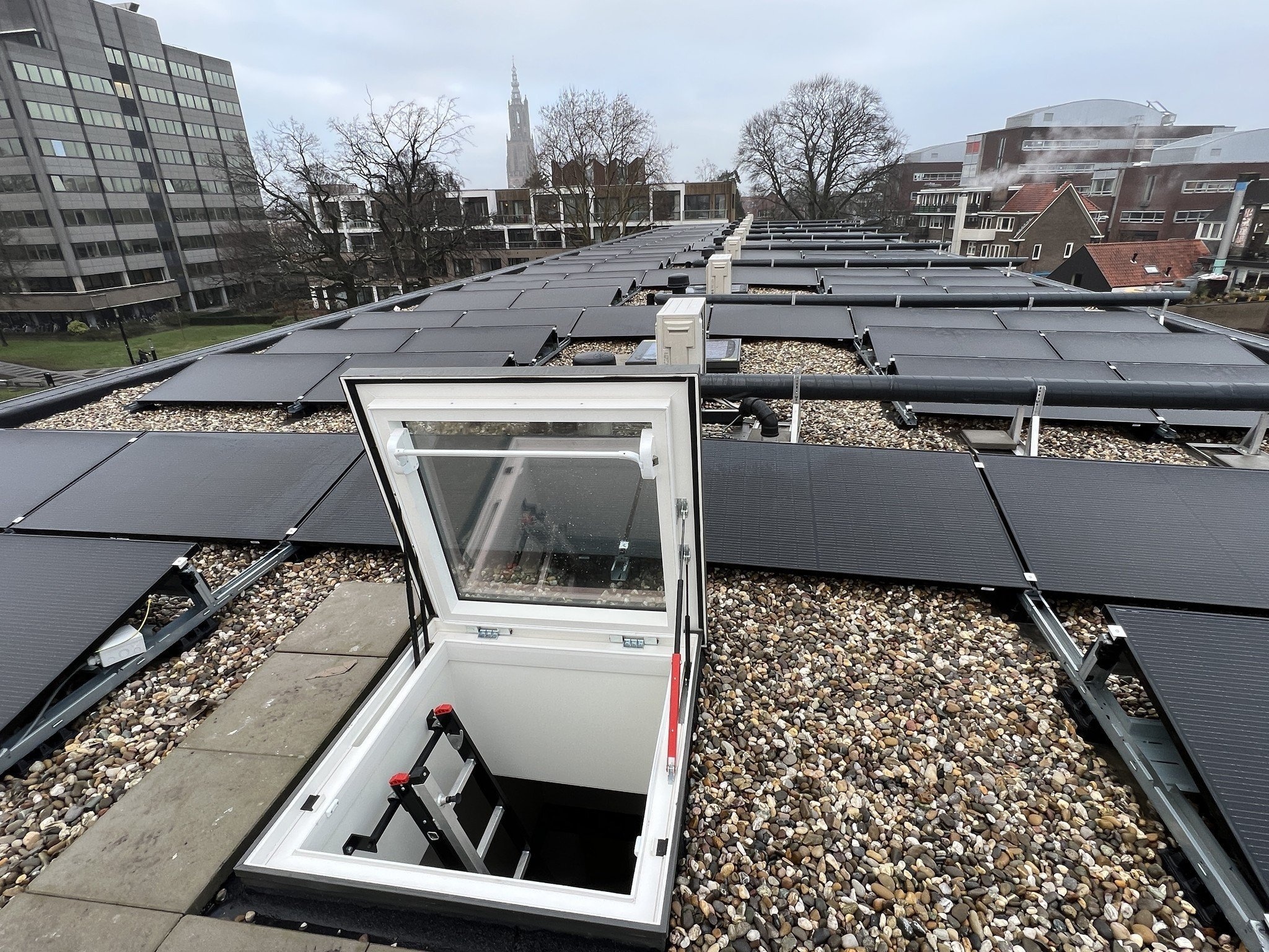 Access to the flat roof