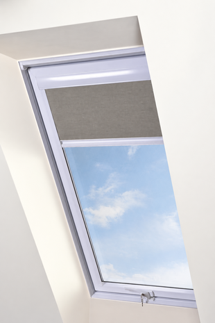 Intura Multistop rolgordijn wit aluminium frame voor kunststof dakramen