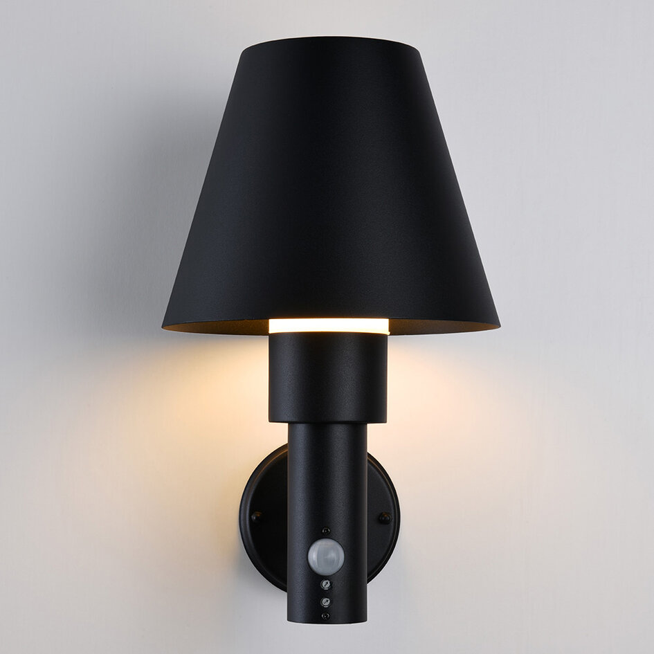 Buiten wandlamp met lampenkap en sensor - Marta