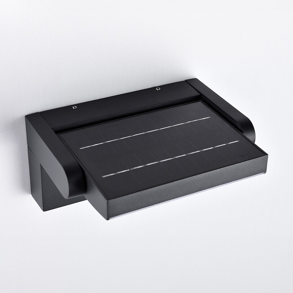 Kantelbare solar wandlamp Berlin met sensor en stelknop