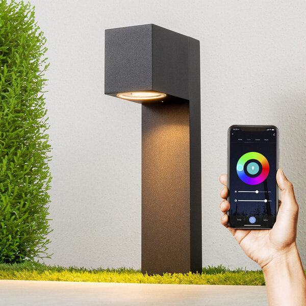 Slimme staande buitenlamp Simone met vierkante kop - 30 cm zwart met 4,9W Wifi LED lamp en Tuya Smart app