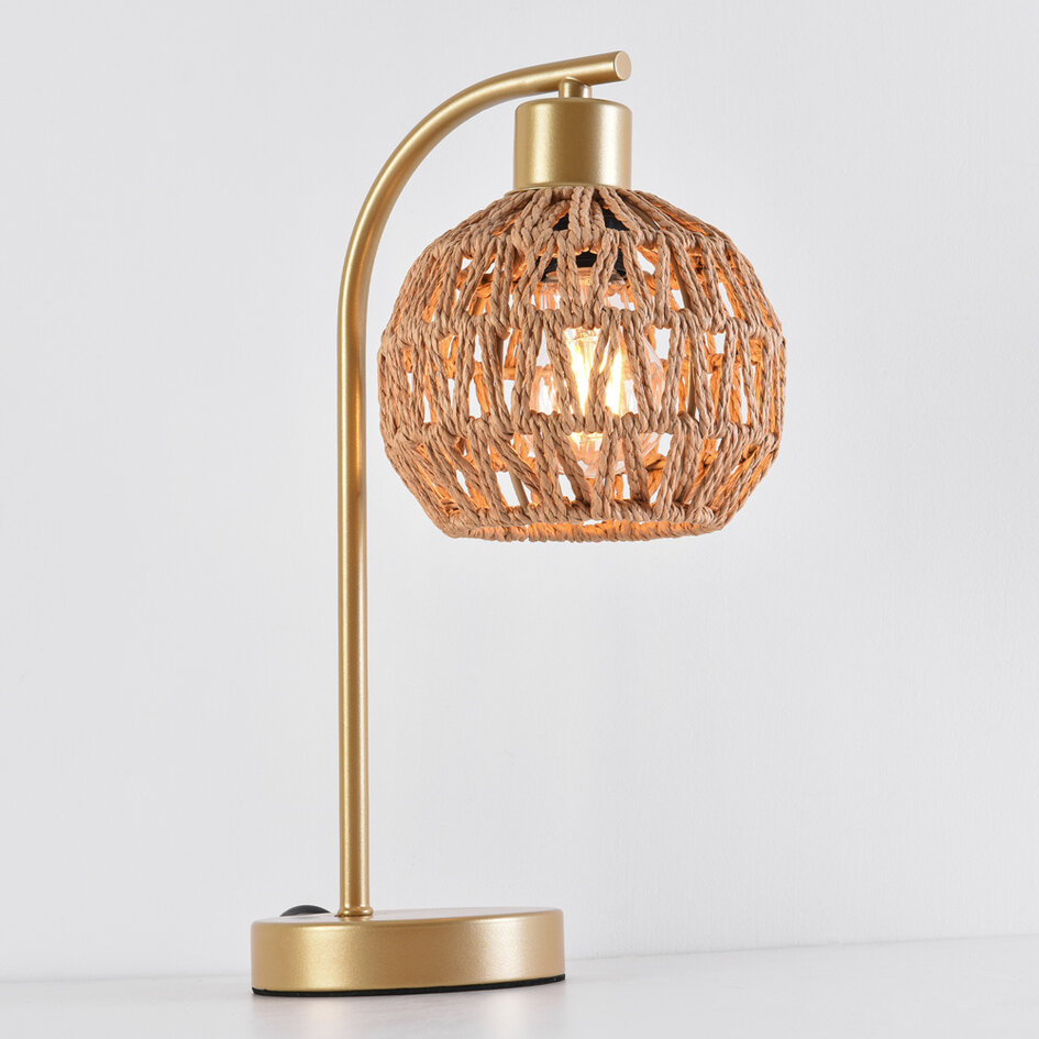 Lampe de table dorée avec abat-jour en rotin - Kora