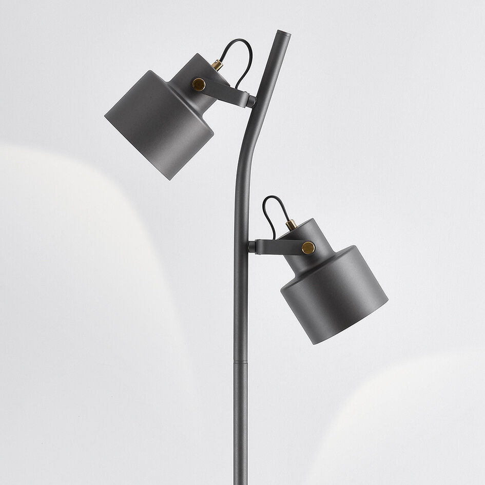 Staande lamp William 2-lichts in grijs met kantelbare spots