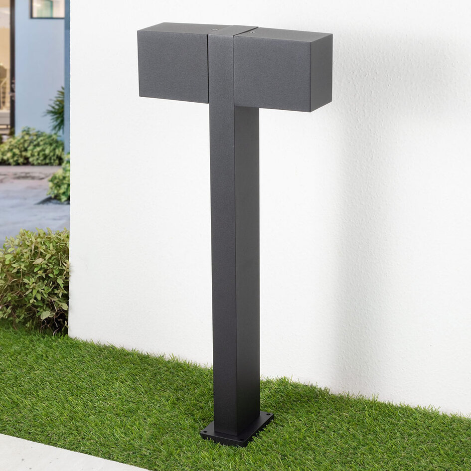 2-lichts staande buitenlamp Simone met 2 vierkante koppen