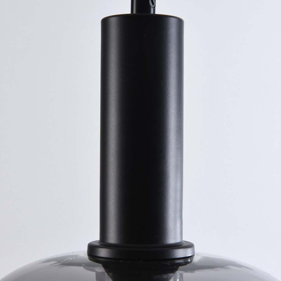 Zwarte hanglamp Ischa in appelvorm smoke glas