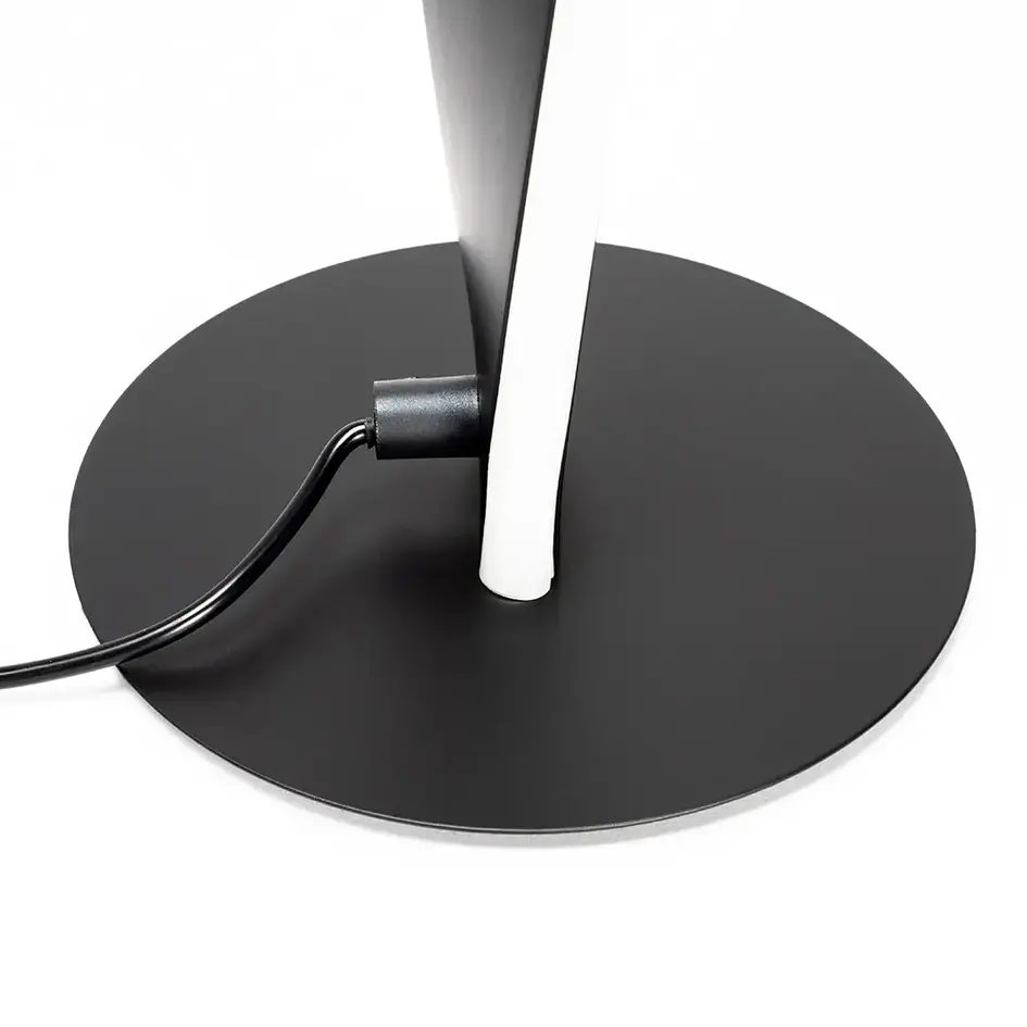 Lampe de table design torsadée Rizar à LED intégrées