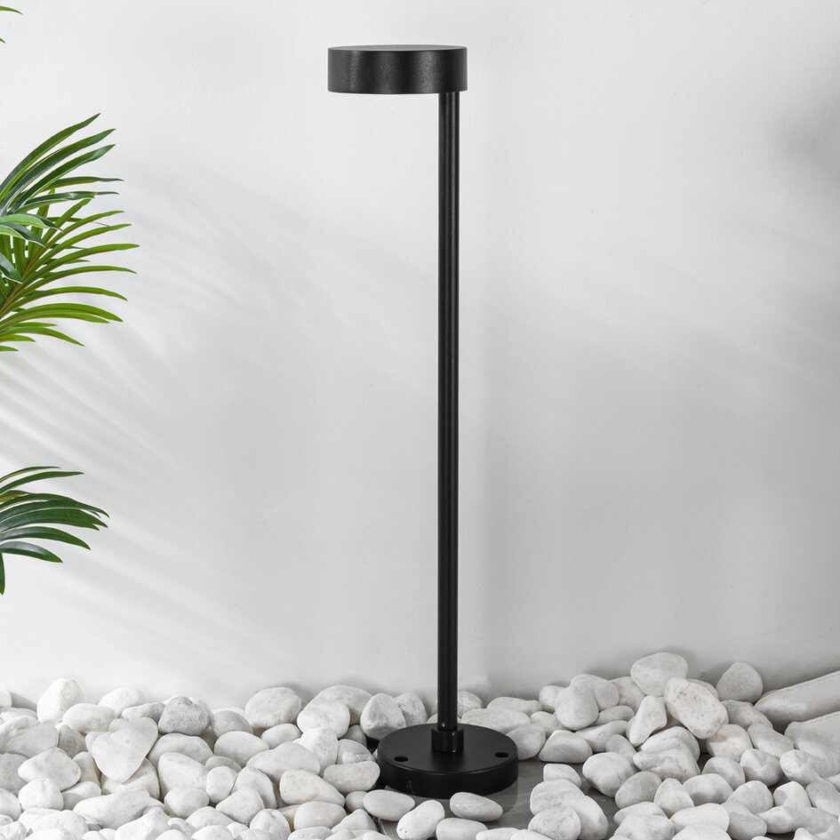 Moderne staande buitenlamp met grondpin - Tyra