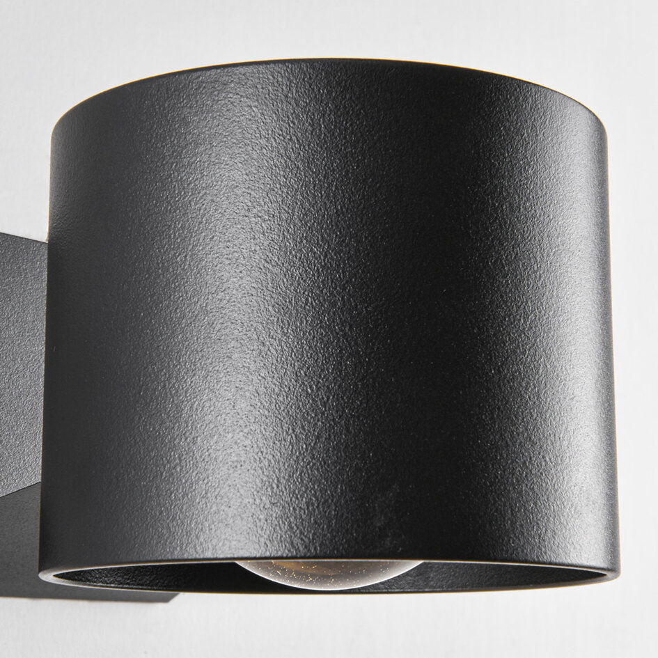 Applique noire pour l'intérieur et l'extérieur - Ylva