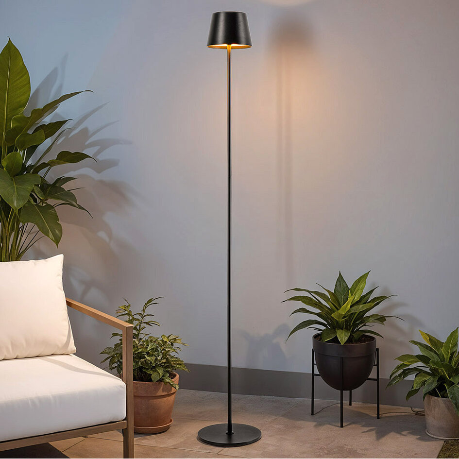 Minimalistische zwarte staande lamp Jytte - dimbaar
