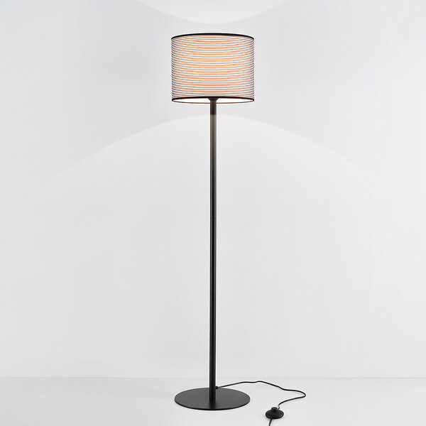 Staande lamp Maggie in zwart met stoffen kap
