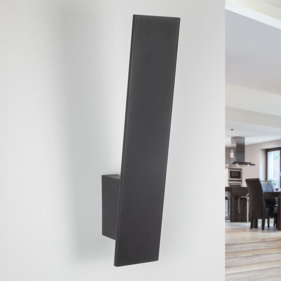 Applique intérieure design noire et épurée - Leila