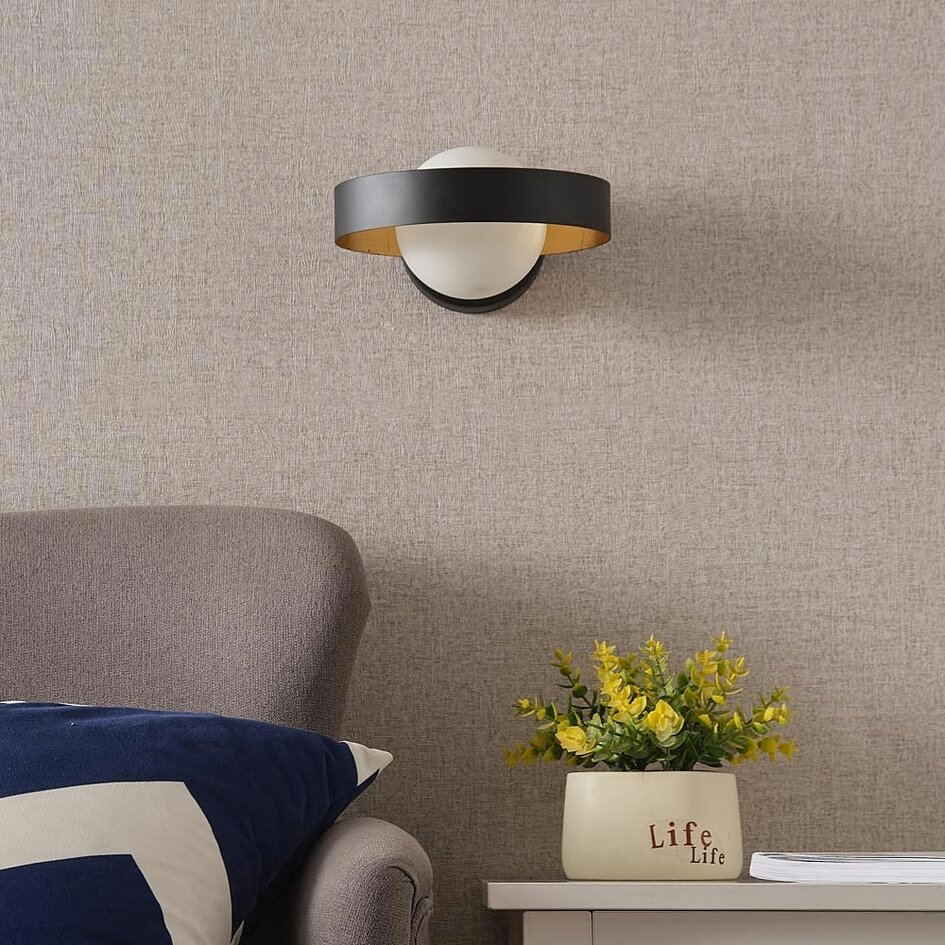 Applique noire avec intérieur effet doré - Carlos