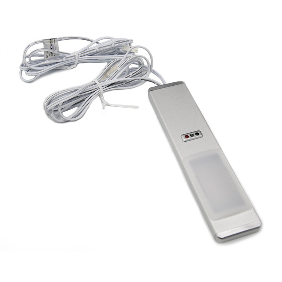 Eclairage moderne d'armoire à LED Spot en saillie Lex inclus le capteur