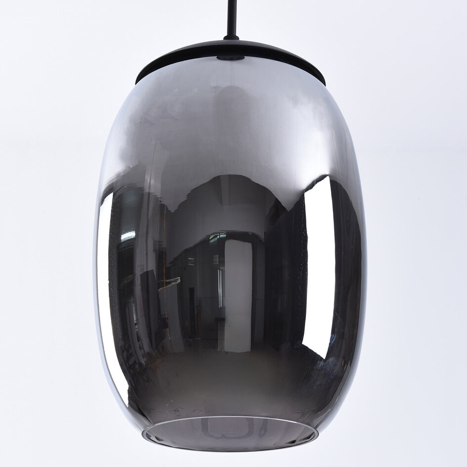 Zwarte hanglamp Nadine met smoke grijs glas en 3-staps dim