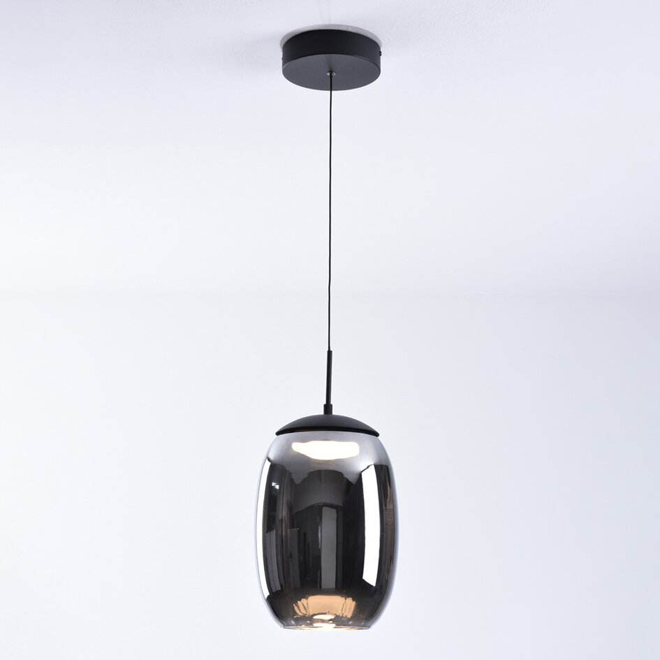Zwarte hanglamp Nadine met smoke grijs glas en 3-staps dim