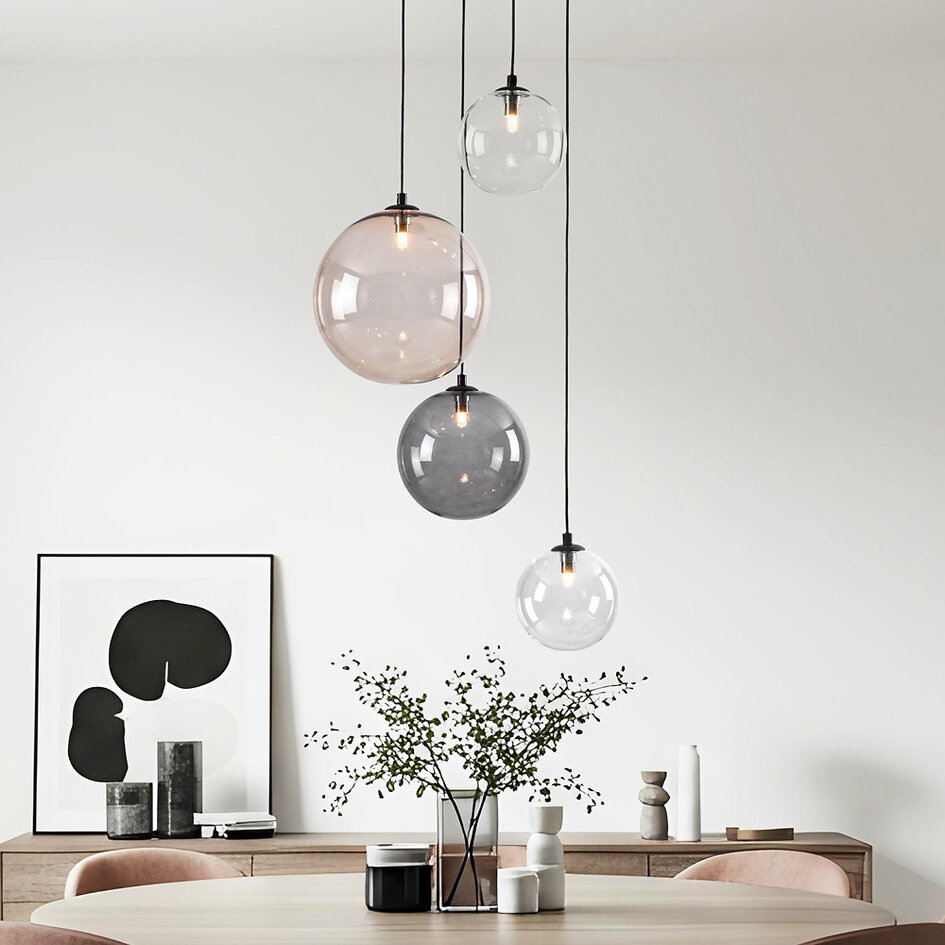 Lampe suspendue Luminor à 4 lumières avec différentes boules de verre
