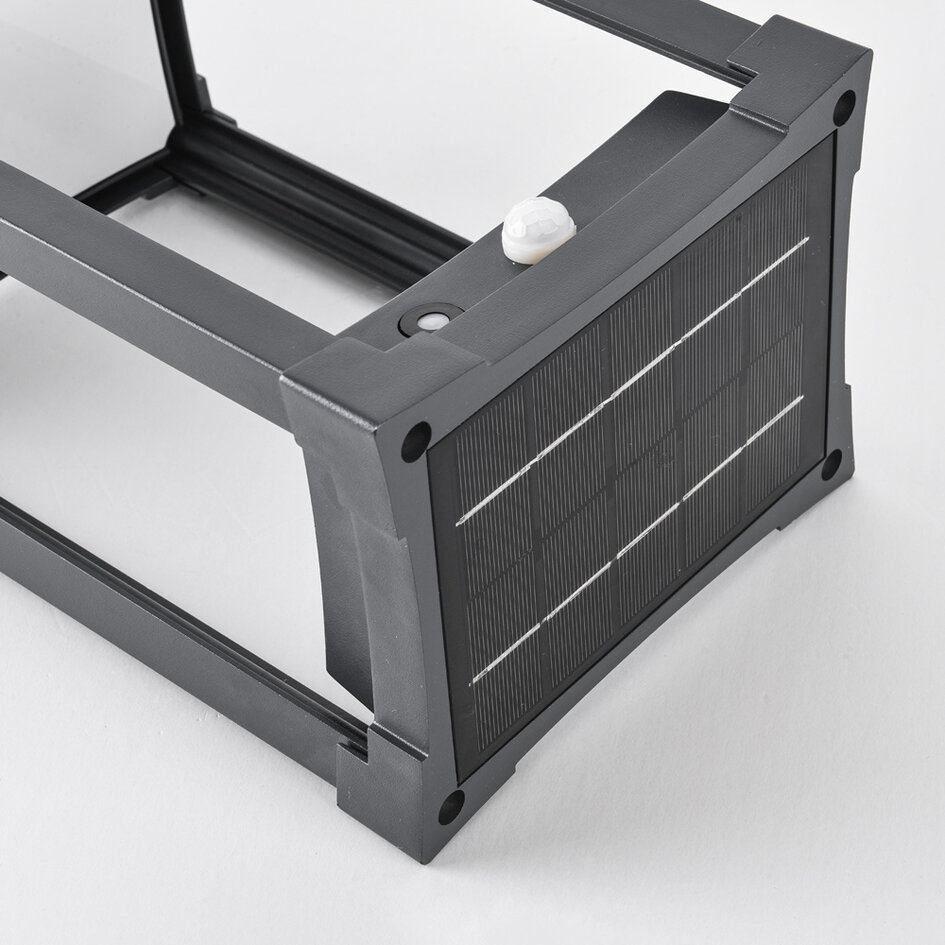 Solar staande buitenlamp Janita met sensor - zwart