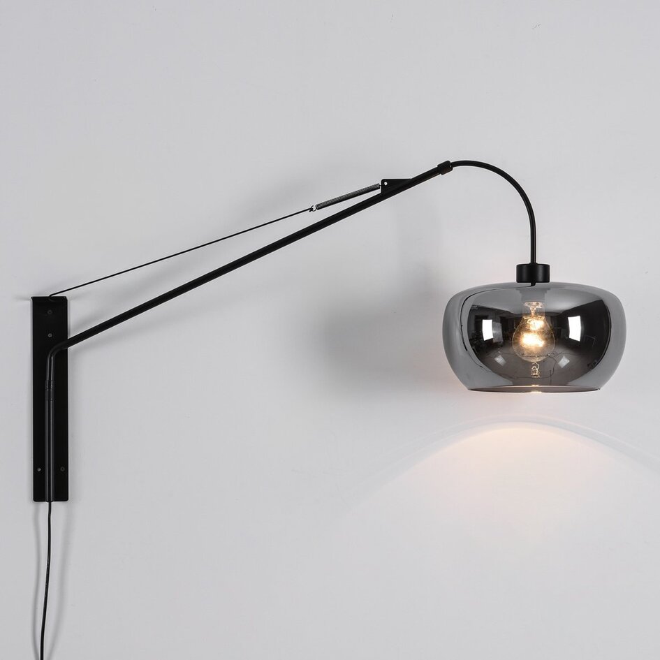 Industriële wandlamp Dasha met draaibare en uitschuifbare arm met smoke glas